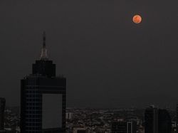 Penampakan Fenomena Worm Moon di Langit Meksiko hingga AS