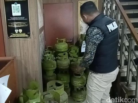 Konferensi pers pencurian tabung gas elpiji 3 kg di Mapolresta Pati, Jumat (14/3/2025).