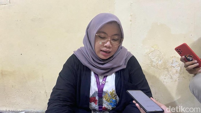 Advokat Publik LBH APIK Semarang, Nurul Layalia di Sekretariat AJI Semarang, Kecamatan Semarang Utara, Jumat (14/3/2025).