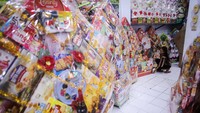 Parsel itu dijual dengan harga mulai dari Rp 100 ribu hingga Rp 4 juta.  
