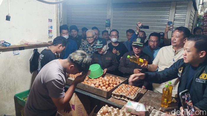 Polisi dan Dinas Perdagangan KBB cek penjualan MinyaKita