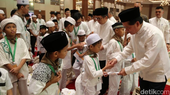 Ramadan, Ribuan Anak Yatim Terima Santunan PT Bank Syariah Indonesia Tbk (BSI) memberikan santunan kepada 4.444 anak yatim sebagai bentuk syukur perseroan atas kinerja perseroan Tahun 2024 yang solid dan tumbuh di atas rerata industri.