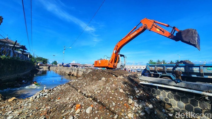 Sungai Cipalabuhan yang sebelumnya menjadi lautan sampah hingga membuat Gubernur Jawa Barat Dedi Mulyadi berenang di dalamnya, kini mulai berubah.
