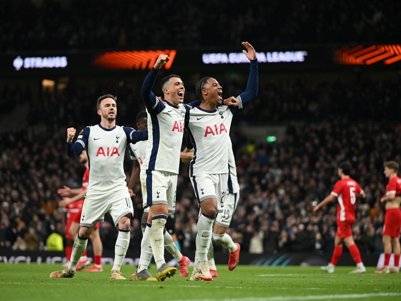LONDON, ENGLAND - MARCH 13: Wilson Odobert of Tottenham Hotspur celebrates scoring his team's third goal with teammate Pedro Porro during the UEFA Europa League 2024/25 Round of 16 Second Leg match between Tottenham Hotspur and AZ Alkmaar at Tottenham Hotspur Stadium on March 13, 2025 in London, England. (Photo by Michael Regan - UEFA/UEFA via Getty Images)