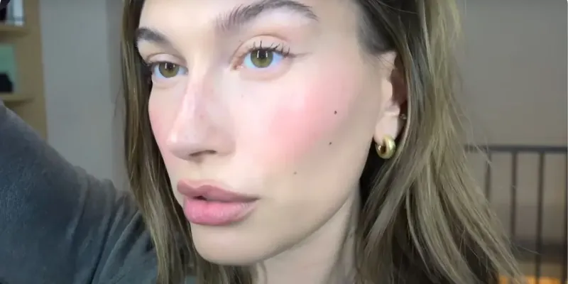 Tutorial make up Hailey Bieber