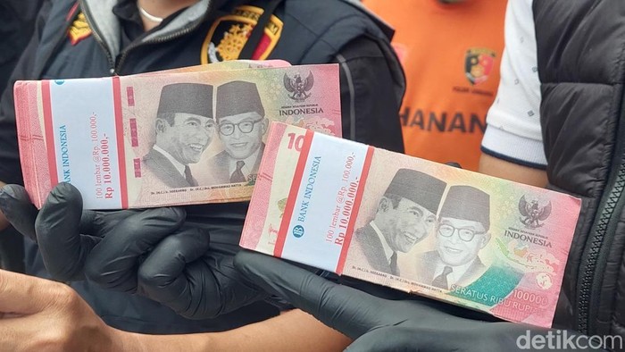 Uang Palsu yang Diedarkan Nana dan Risma di Lembang
