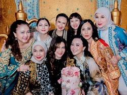 7 Foto Perayaan Ultah ke-51 Diana Pungky, Kumpul Bareng Geng Artis 90-an