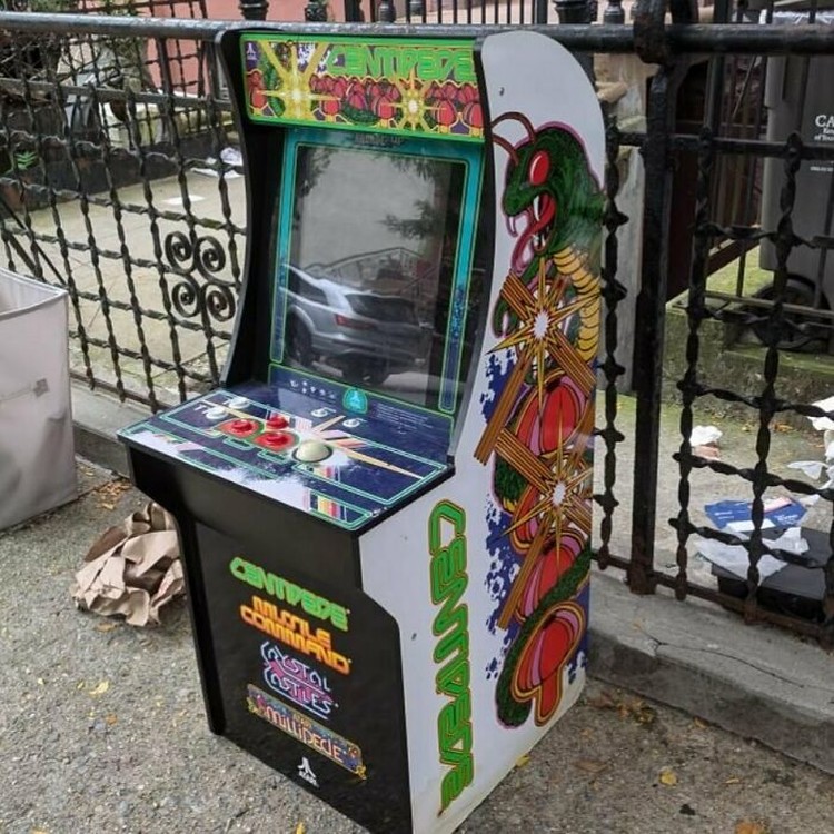 Uniknya Warga New York, Buang Barang Berharga Piano Sampai Motor! Uniknya Warga New York, Buang Barang Berharga Piano Sampai Motor!