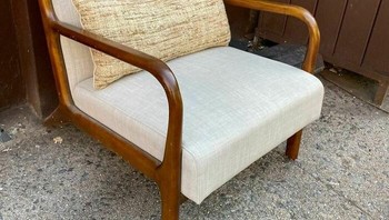 Barang tersebut akan diletakkan di jalanan trotoar di depan rumah mereka.