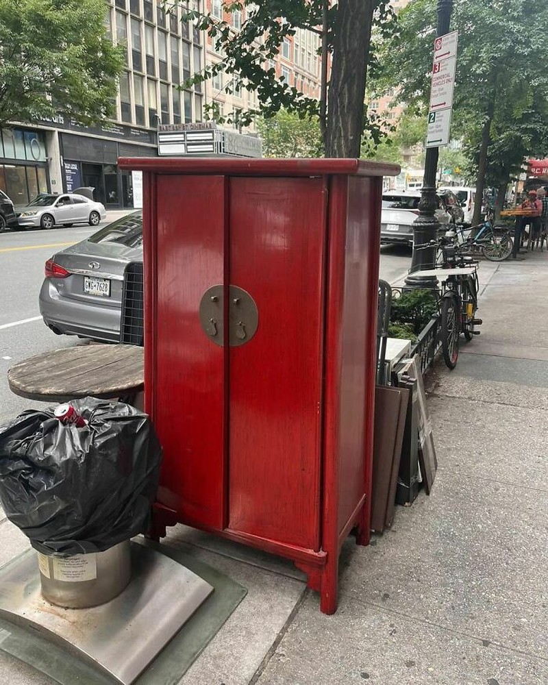 Uniknya Warga New York, Buang Barang Berharga Piano Sampai Motor!