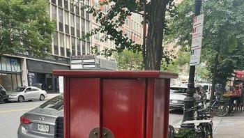 Siapa pun yang menginginkan atau membutuhkan barang tersebut bisa langsung mengambilnya.