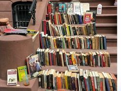 Tradisi Unik New York, Buang Barang Berharga dari Piano Sampai Motor!