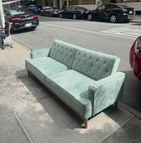 Uniknya Warga New York, Buang Barang Berharga Piano Sampai Motor!