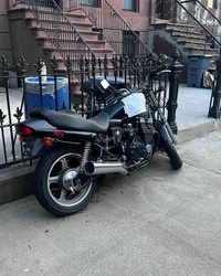Uniknya Warga New York, Buang Barang Berharga Piano Sampai Motor!
