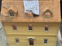 Tradisi Unik New York, Buang Barang Berharga dari Piano Sampai Motor!