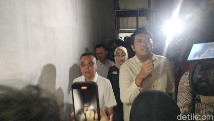 Wakil Ketua DPR Dasco bersama jajaran Komisi VI DPR meninjau Gedung PFN di Jakarta Timur. (Dwi Rahmawati/detikcom).