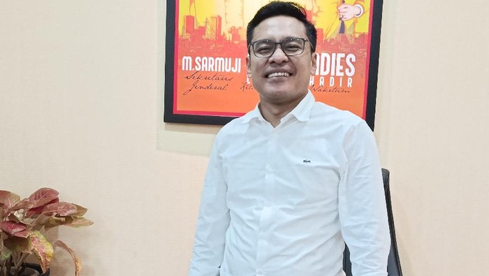 Wakil Ketua DPRD Kota Surabaya Arif Fathoni