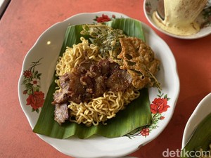 Buka Sampai Sahur, Warkop Ini Jual Indomie Carbonara dan Sapi Asap