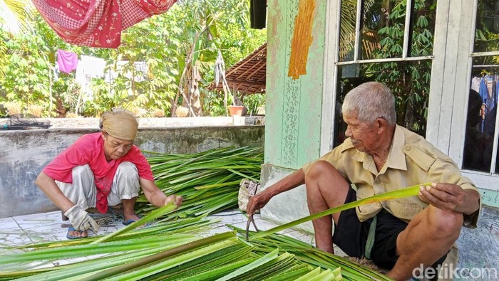 Yusuf petani daun pandan di Desa Legokjawa, Kecamatan Cimerak, Kabupaten Pangandaran