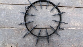 Spike Collar atau Heretics Collar adalah kalung logam dengan paku yang mengelilinginya. Mengerikannya, paku ini menghadap ke dalam yang digunakan pada masa Inkuisisi Spanyol di abad ke-14. Foto: Unwired.