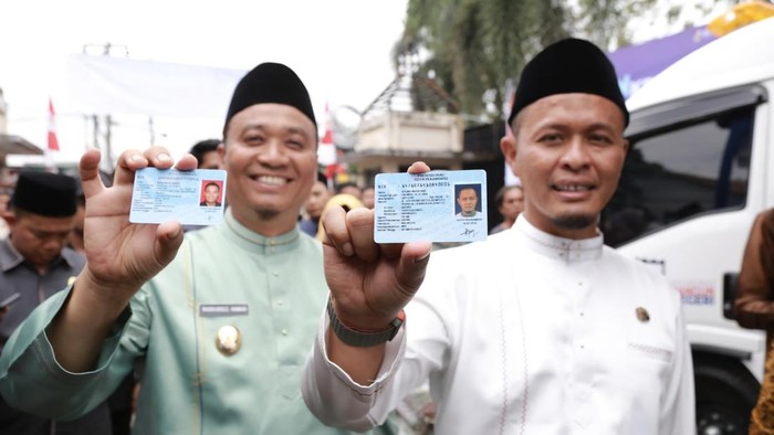 Agung Nugroho dan Markarius saat launching Mobil AMAN. (Foto: Dok Diskominfotik)