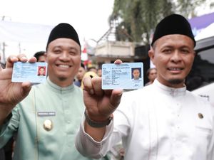 Cetak e-KTP Cukup 5 Menit, Walkot Pekanbaru Kenalkan Program Mobil AMAN