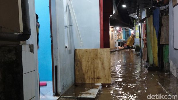 Banjir di permukiman warga di kawasan Braga, Kota Bandung.