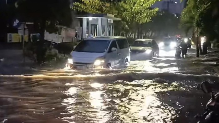 beberapa kawasan di surabaya banjir