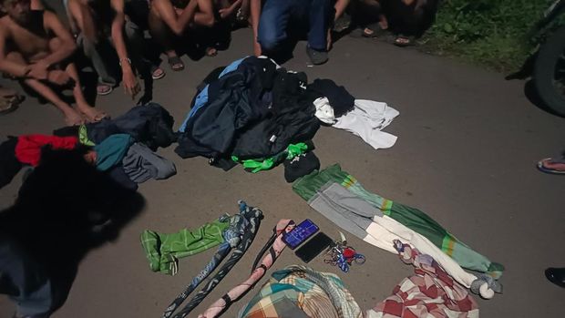 Belasan remaja di Singosari diamankan karena perang sarung
