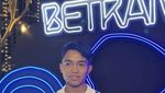 Betrand Peto Rayakan Pesta Ulang Tahun ke-20 dengan Banyak Kue