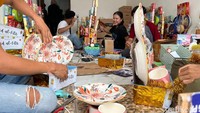 Sejak awal hingga pekan kedua Ramadan, pesanan mereka tembus 1.724 parsel Lebaran.