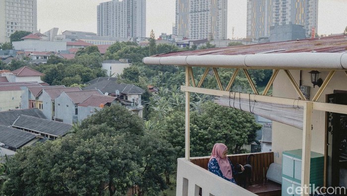 Cat Sitter Siap Mengasuh Anabul Anda Desti Prihati Ningrum adalah seorang perempuan yang menemukan panggilan hidupnya dalam merawat kucing. Ini merupakan sebuah profesi yang ia tekuni sejak tahun 2022 sebagai cat sitter.