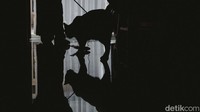 Melalui Mamakdungcak Cat Sitter, Desti menawarkan lebih dari sekadar jasa menjaga kucing. Ia memastikan setiap kucing yang dirawat mendapatkan perhatian yang sesuai dengan kebutuhan mereka, seperti pemberian makan, waktu bermain, dan tentunya kasih sayang yang membuat mereka merasa aman dan nyaman. 
