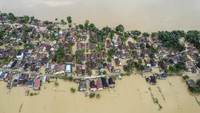 Banjir ini terjadi akibat tingginya curah hujan dan meluapnya Sungai Batanghari sejak sepekan terakhir, sementara sebanyak 99 ribu jiwa dilaporkan terdampak. 