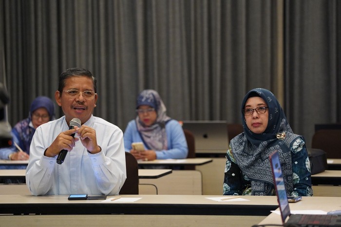 Dirjen Pendidikan Islam Kemenag Suyitno dan Direktur Kurikulum, Sarana, Kelembagaan, dan Kesiswaan (KSKK) Madrasah, Nyayu Khodijah mengumumkan hasil SNPDB Madrasah Unggul, Sabtu (15/3/2025).