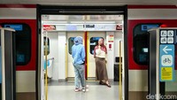 Dengan adanya program ini, LRT Jakarta terus berkomitmen menghadirkan layanan transportasi publik yang tidak hanya aman dan nyaman, tetapi juga mendukung gaya hidup serta kebutuhan masyarakat urban, khususnya selama bulan suci Ramadan.