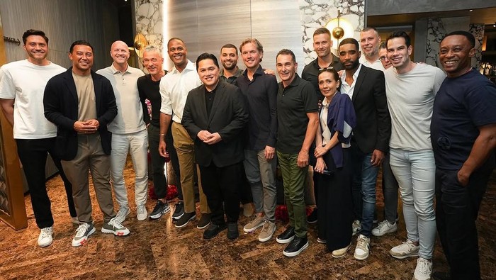 Erick Thohir dan staf pelatih Timnas Indonesia