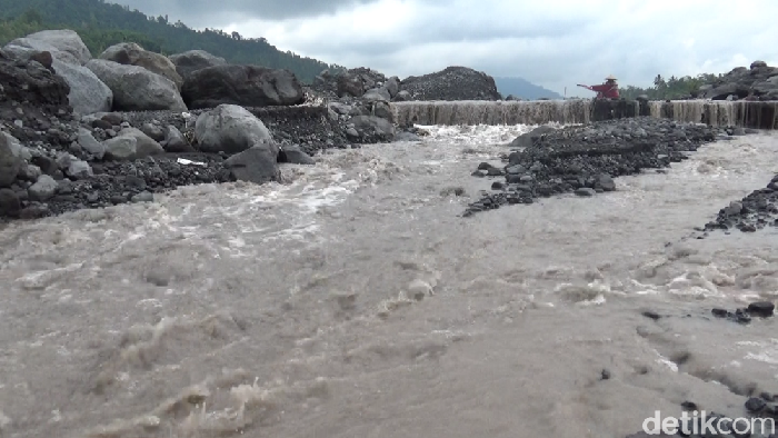 Erupsi dan Banjir Lahar Gunung Semeru
