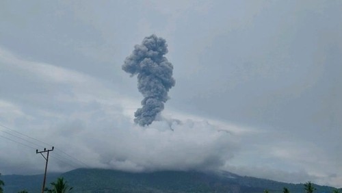 Erupsi Gunung Lewotobi Laki-laki di Flores Timur, NTT, Sabtu (15/3/2025).