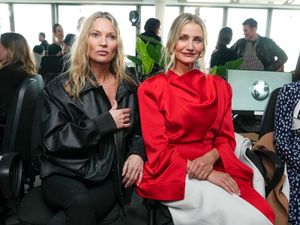 Foto: Glam Up! Adu Gaya Para Selebriti di Paris Fashion Week Fall 2025
