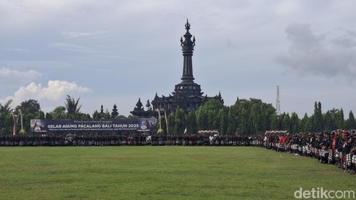 Gelar Agung Pecalang Bali 2025 diselenggarakan di Lapangan Puputan Margarana Niti Mandala yang dihadiri oleh ribuan pecalang dari seluruh desa adat Bali, Sabtu (15/3/2025).