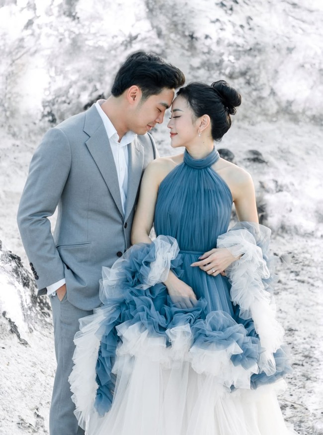 Sebelumnya pada 19 Desember Jessica mengumumkan jika dirinya telah dilamar oleh Erwin. Erwin sendiri ternyata merupakan cinta pertama Jessica yang sempat terpisah selama 12 tahun. Foto: Instagram/@jessicajane99