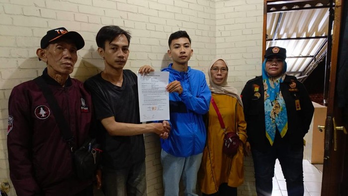 Kakak ancam bunuh adik gegara jaket berujung damai.