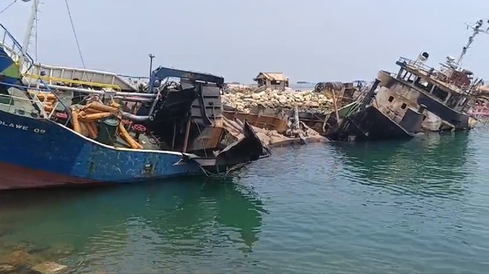 Kapal meledak di Lamongan