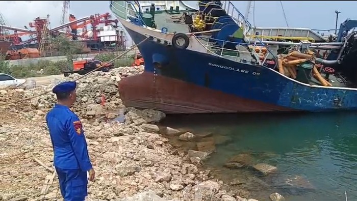Kapal meledak di Lamongan