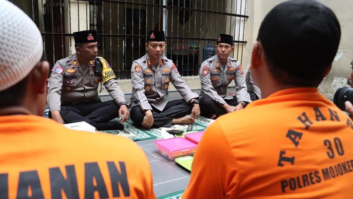 Kapolres Mojokerto Kota Bukber dengan Tahanan