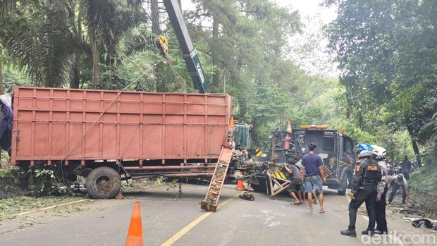 Kecelakaan di Jalur Puncak Cianjur.