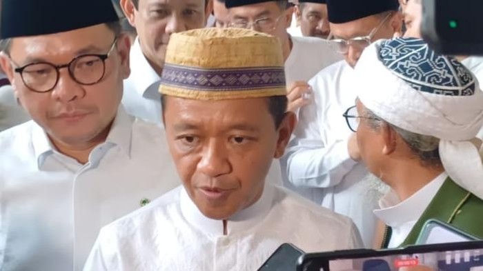 Ketua Umum Partai Golkar Bahlil Lahadalia menanggapi terkait penggeledahan yang dilakukan KPK di rumah mantan Gubernur Jawa Barat sekaligus kader Golkar, Ridwan Kamil (RK).