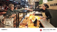 Manusia-manusia Barcelona Dipotret Xiaomi 15