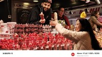 Manusia-manusia Barcelona Dipotret Xiaomi 15